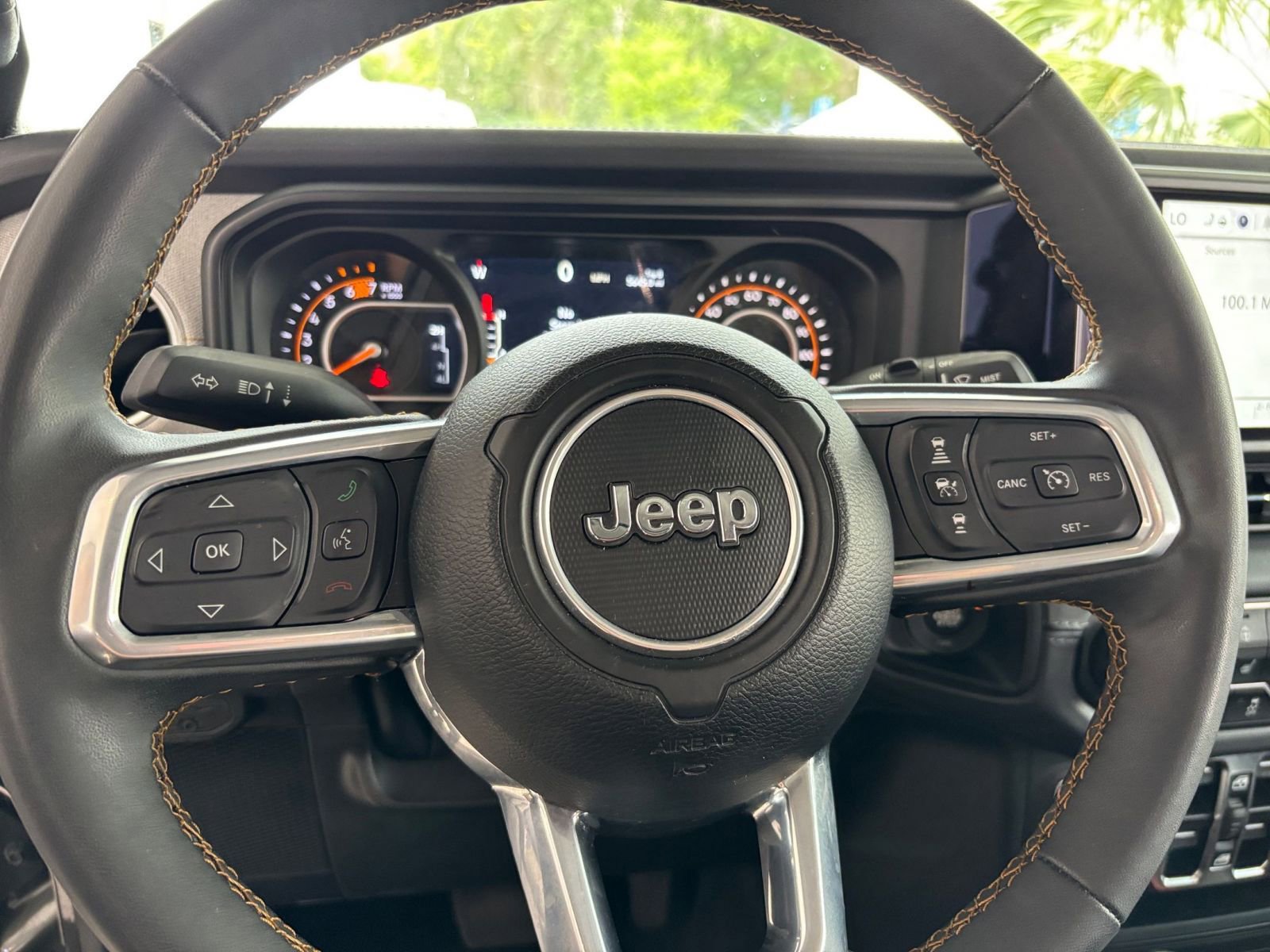 Used 2025 Jeep Wrangler Unlimited Sahara AWD/4WD image 28