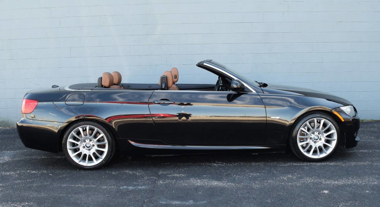 Used 2012 BMW 335i Convertible image 21