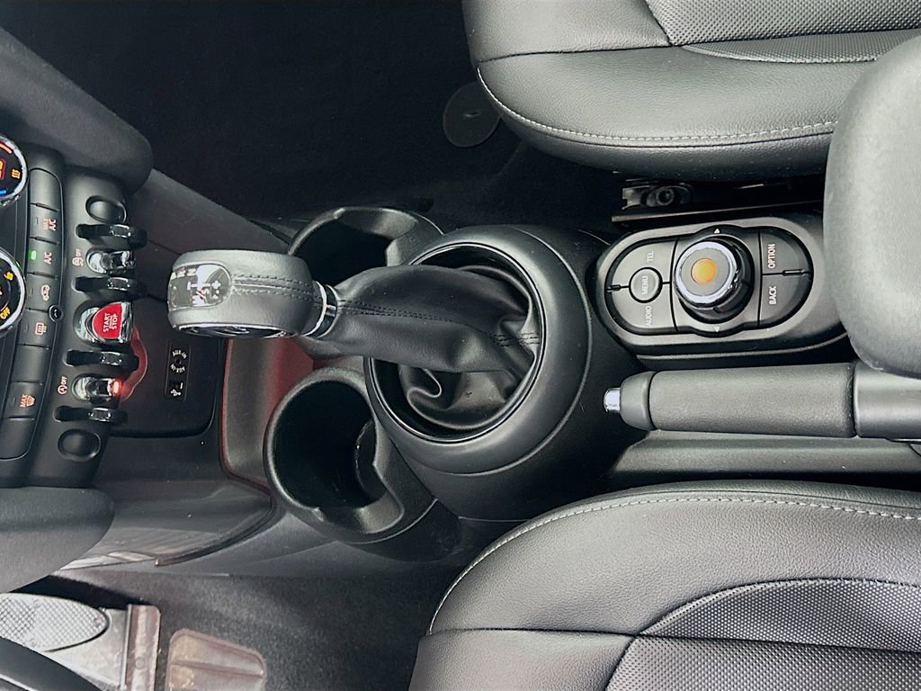 Used 2018 MINI Cooper 2-Door Hardtop image 16