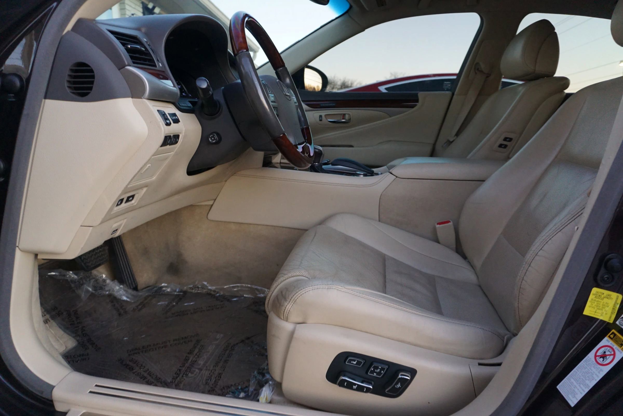 Used 2015 Lexus LS 460 image 28