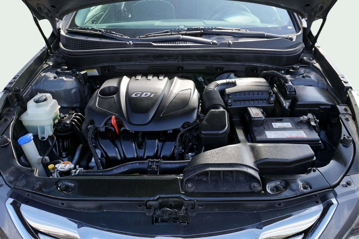 Used 2011 Hyundai Sonata SE w/ Navigation & Sunroof Pkg 4 FWD image 12