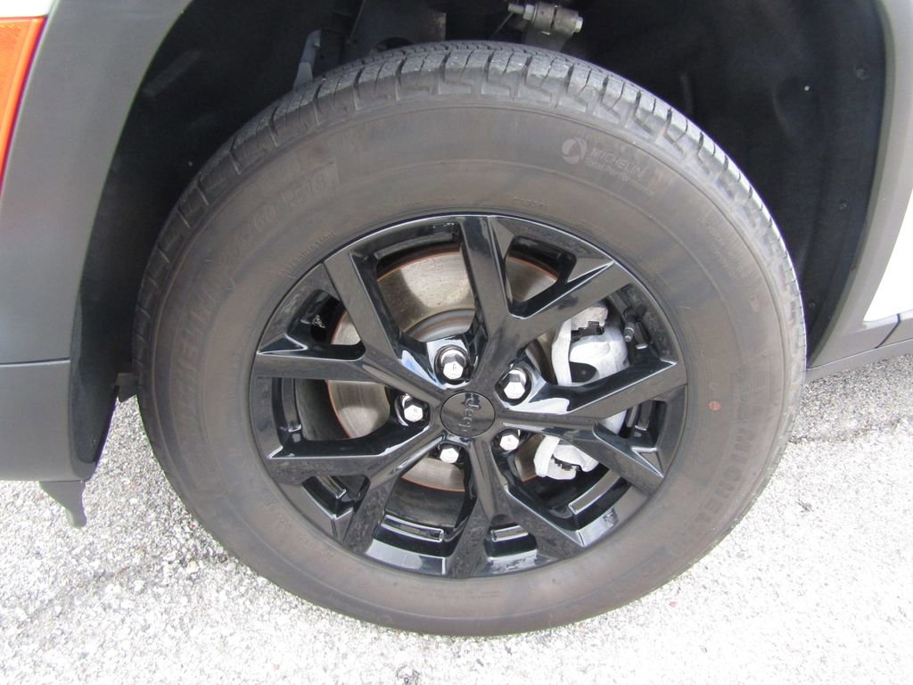 Used 2024 Jeep Grand Cherokee L Laredo image 31