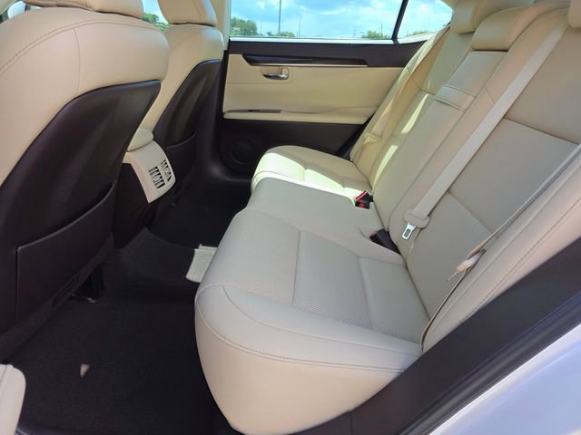 Used 2016 Lexus ES 350 w/ Premium Package w/Wood Trim FWD image 17