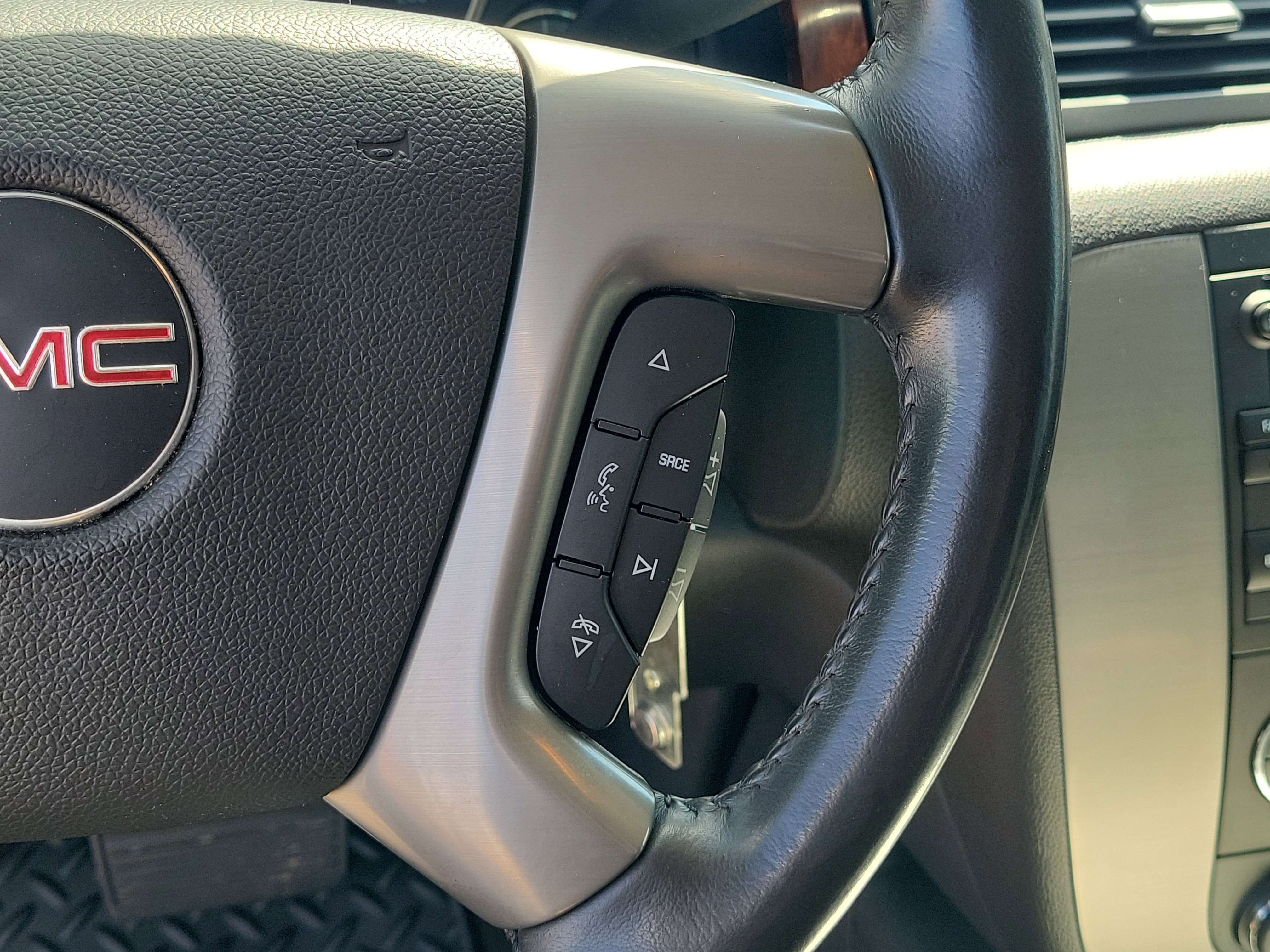 Used 2013 GMC Sierra 2500 SLT w/ SLT Convenience Package AWD/4WD image 23