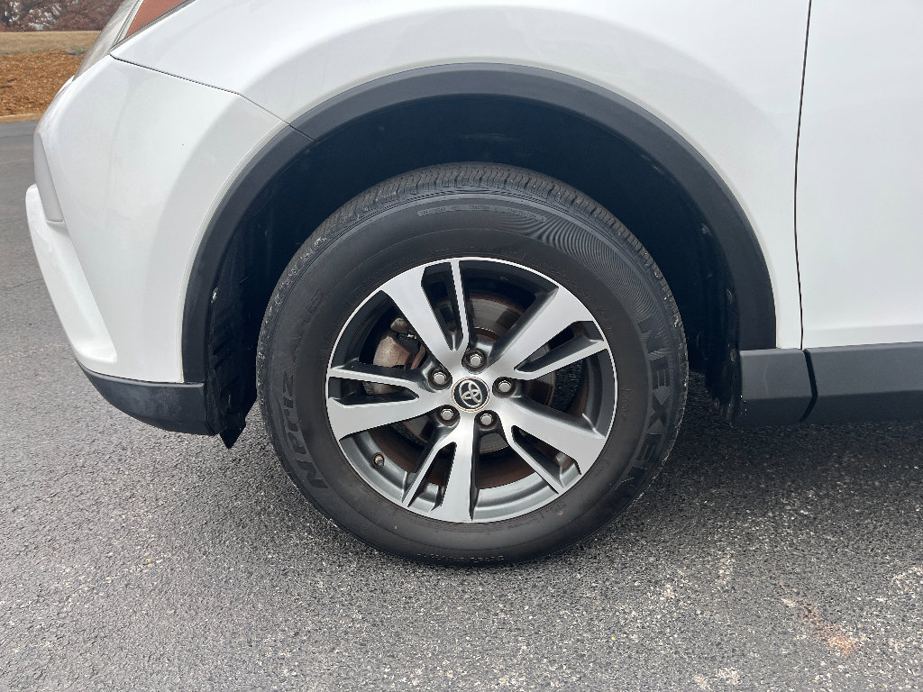 Used 2018 Toyota RAV4 XLE image 9