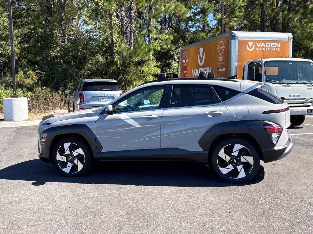Used 2024 Hyundai Kona Limited FWD image 2