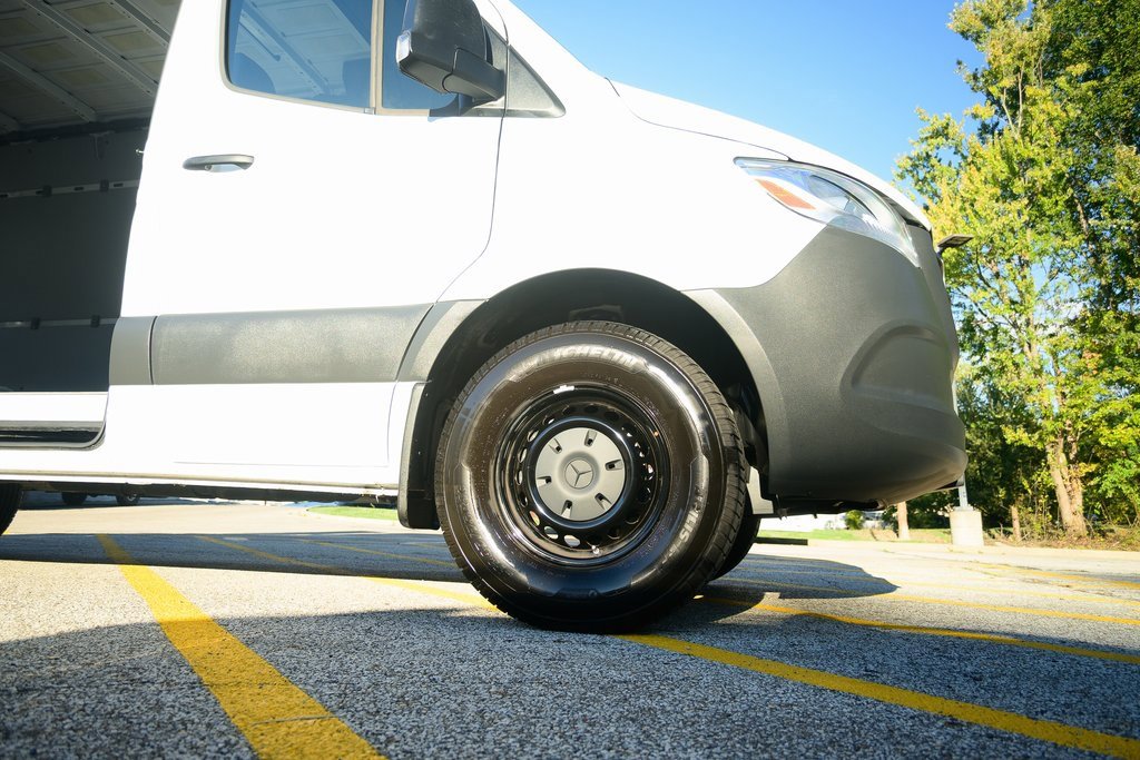 Used 2025 Mercedes-Benz Sprinter 2500 image 9