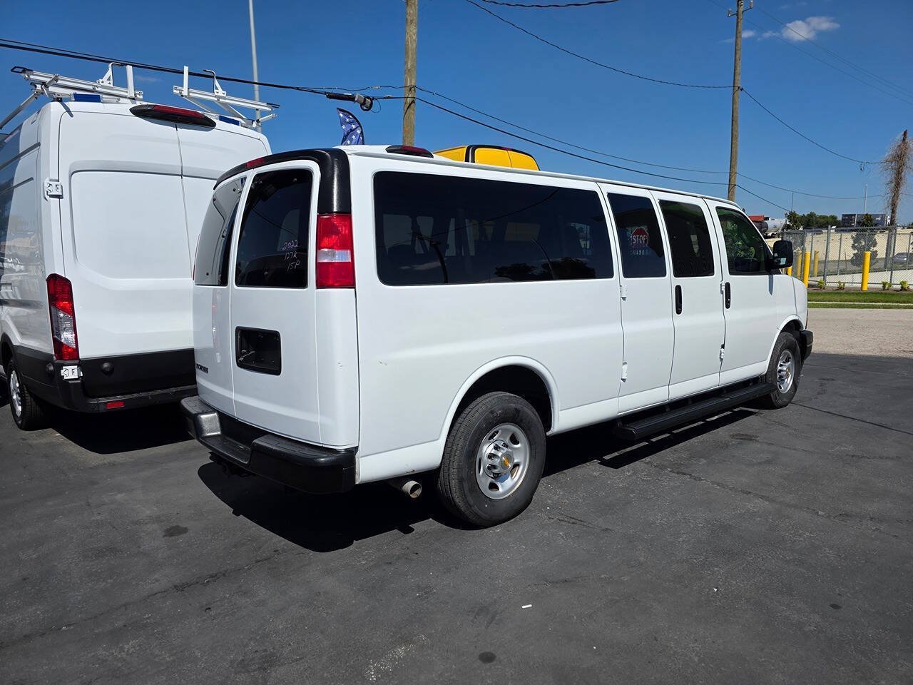 Used 2022 Chevrolet Express 3500 LS RWD image 6