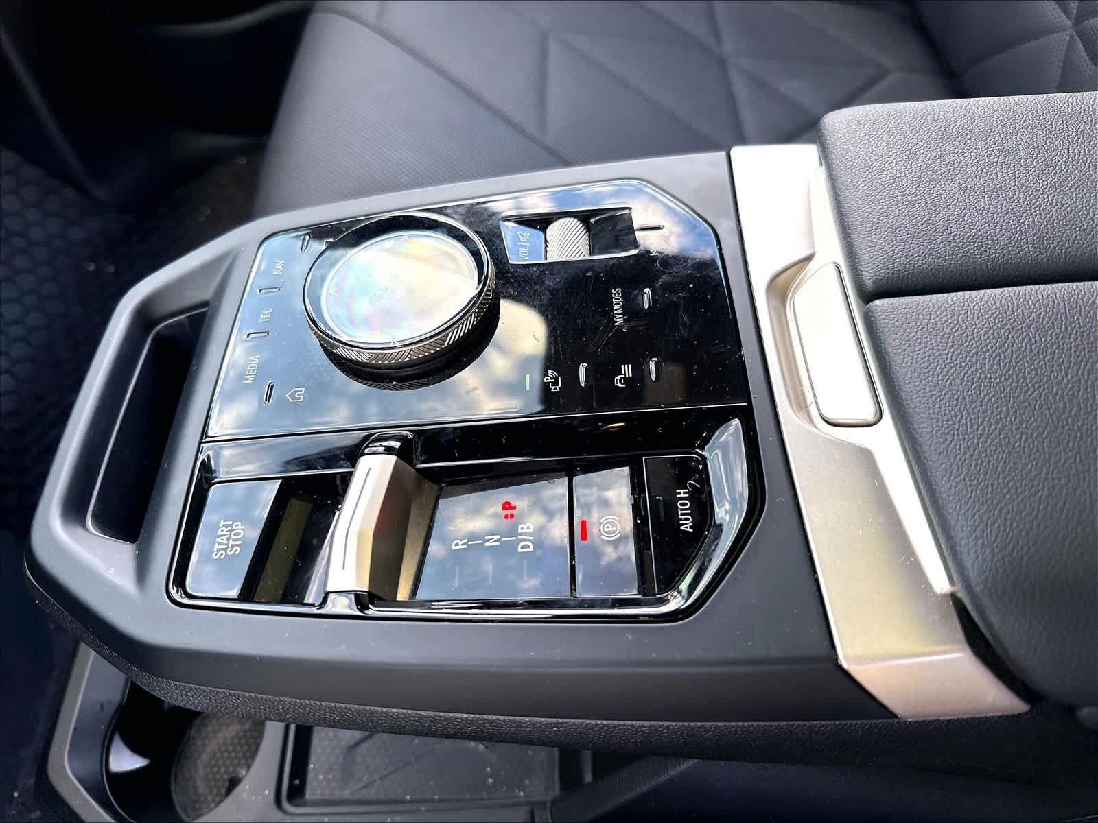 Used 2024 BMW iX xDrive50 w/ Convenience Package AWD/4WD image 18