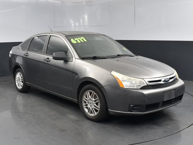 Used 2010 Ford Focus SE FWD image 2
