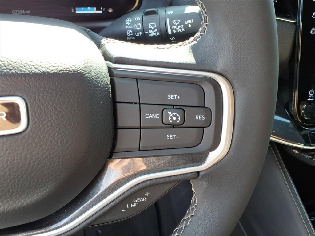 Used 2023 Jeep Wagoneer 4WD w/ Premium Group I image 29