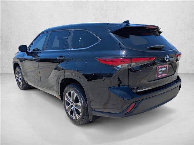 Certified 2023 Toyota Highlander XLE AWD/4WD image 8