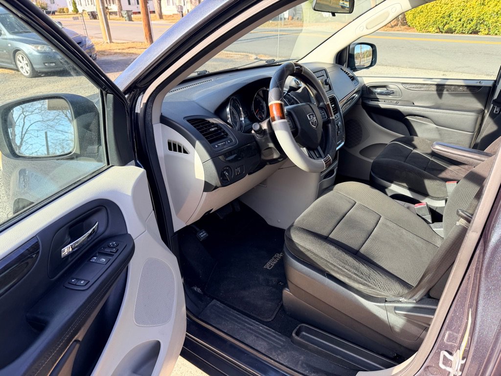 Used 2013 Dodge Grand Caravan SE image 11