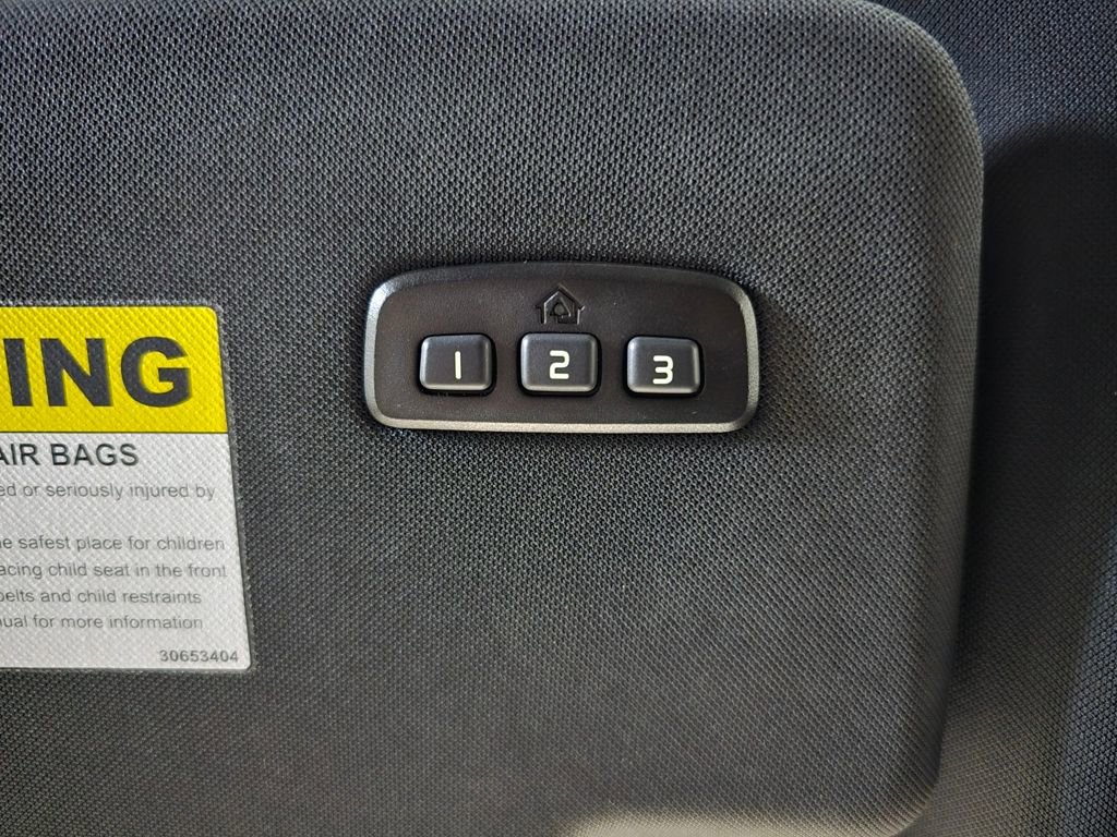 Used 2015 Volvo V60 T6 R-Design Platinum image 38