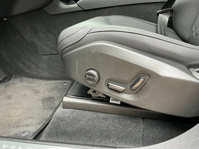 Certified 2025 Volvo XC90 B5 Plus AWD/4WD image 28