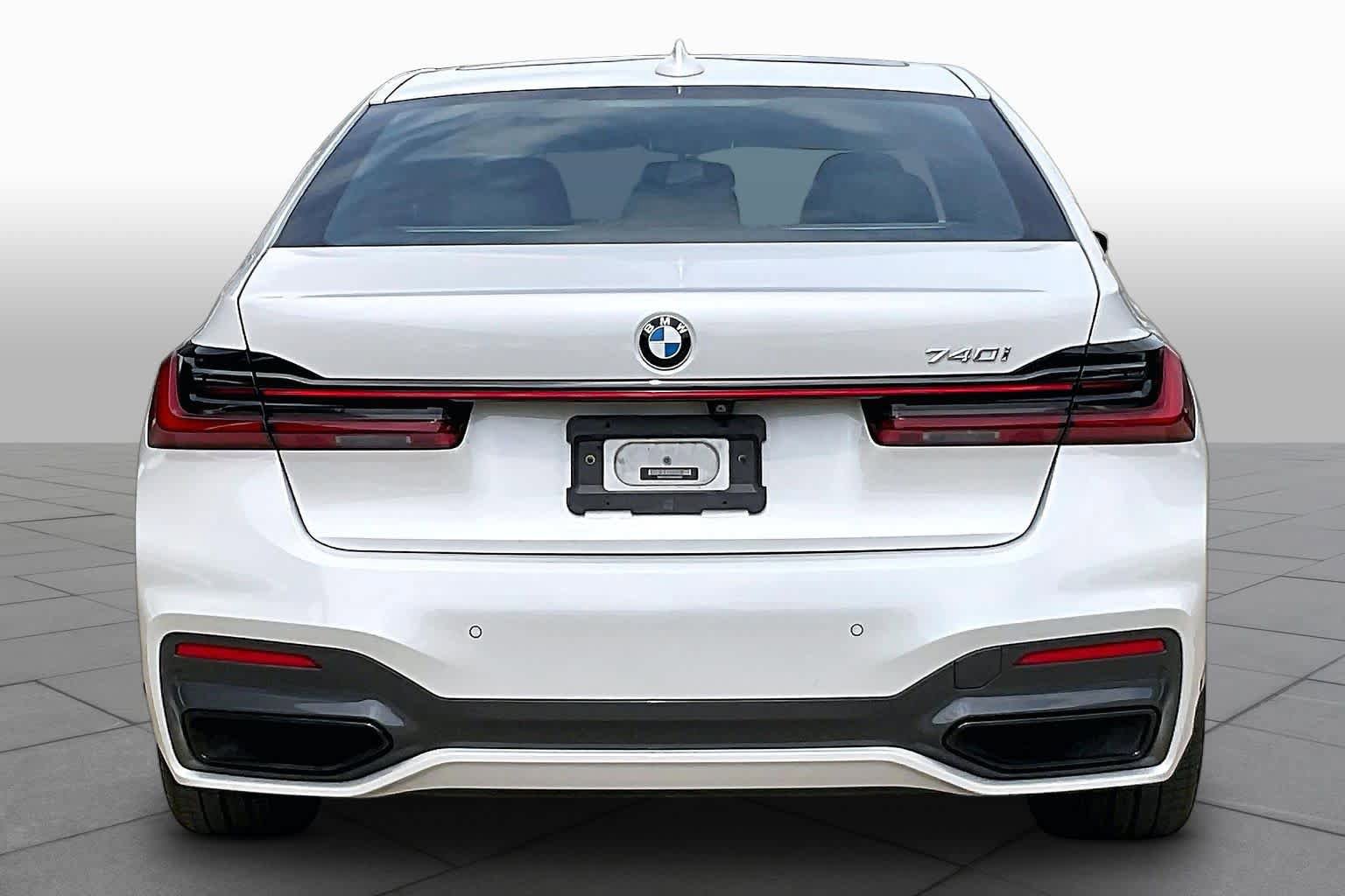 Used 2022 BMW 740i w/ M Sport Package image 5