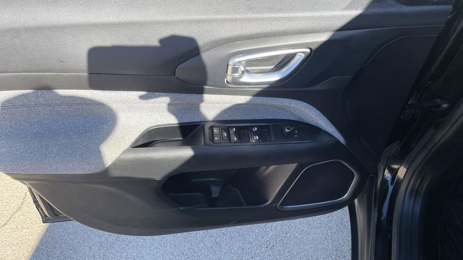 Used 2025 Jeep Compass Sport image 11