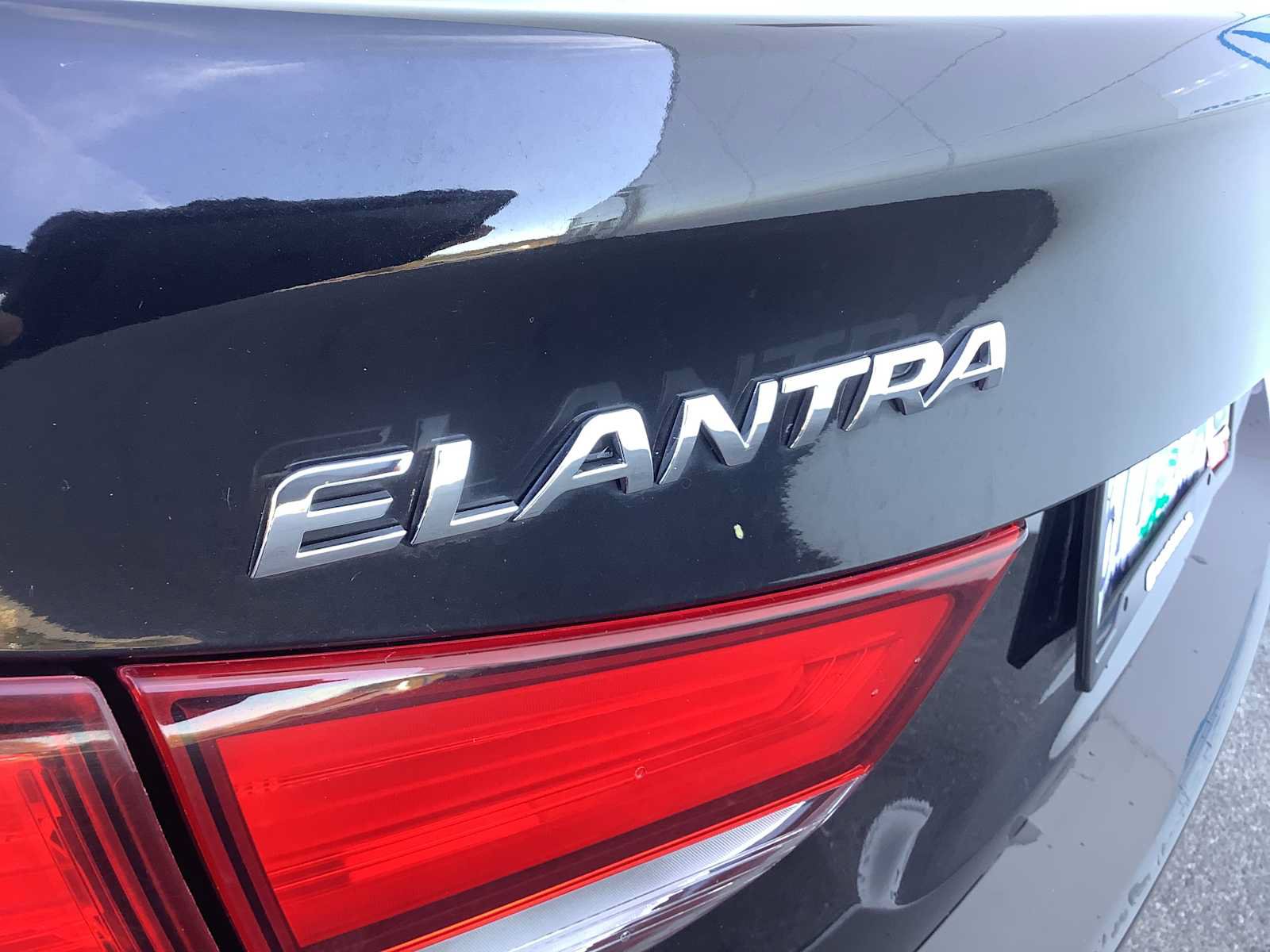 Used 2014 Hyundai Elantra SE w/ Option Group 02 FWD image 7