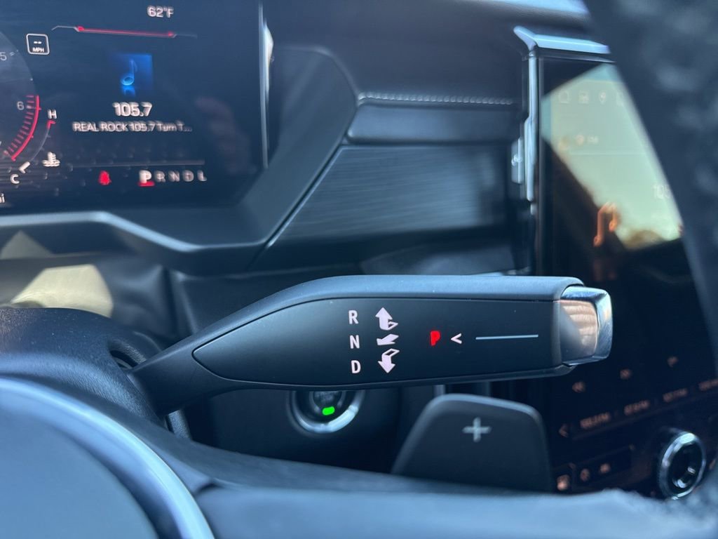 Used 2025 GMC Acadia Elevation image 17