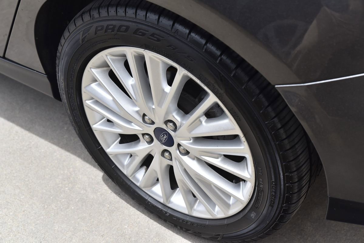 Used 2015 Ford Focus Titanium w/ Titanium Cold Weather Package image 34