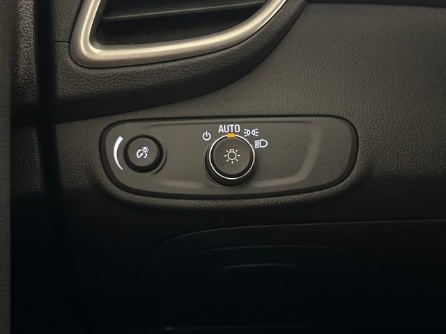 Used 2022 Chevrolet Trax LT w/ LT Convenience Package image 40