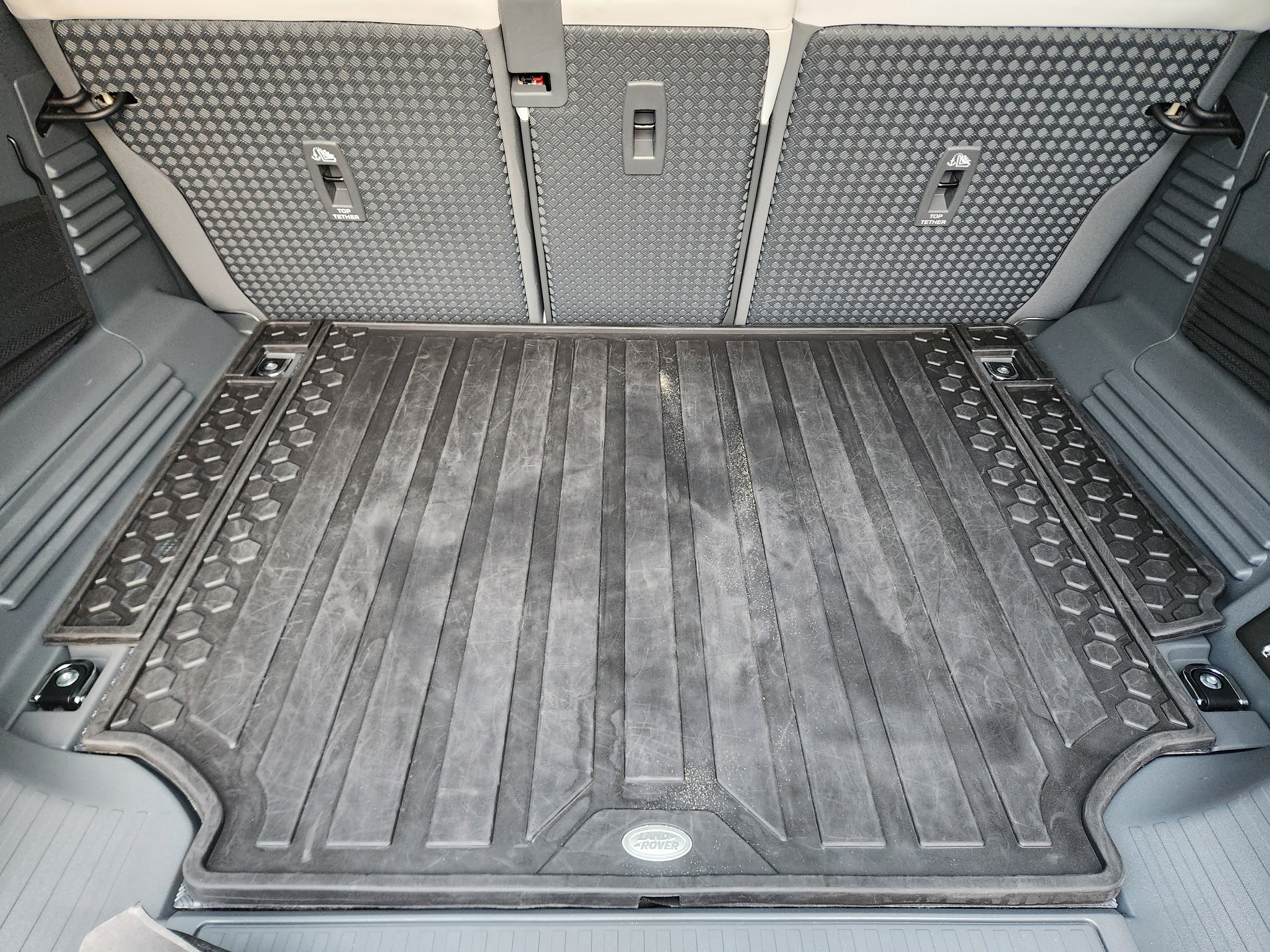 Used 2025 Land Rover Defender 110 X-Dynamic SE AWD/4WD image 32