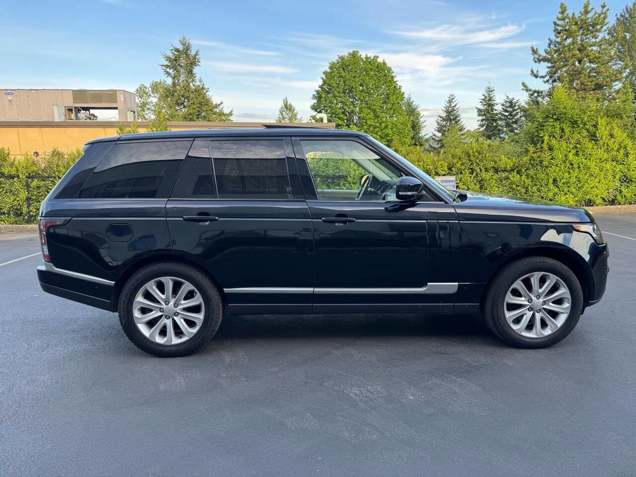 Used 2014 Land Rover Range Rover HSE image 4