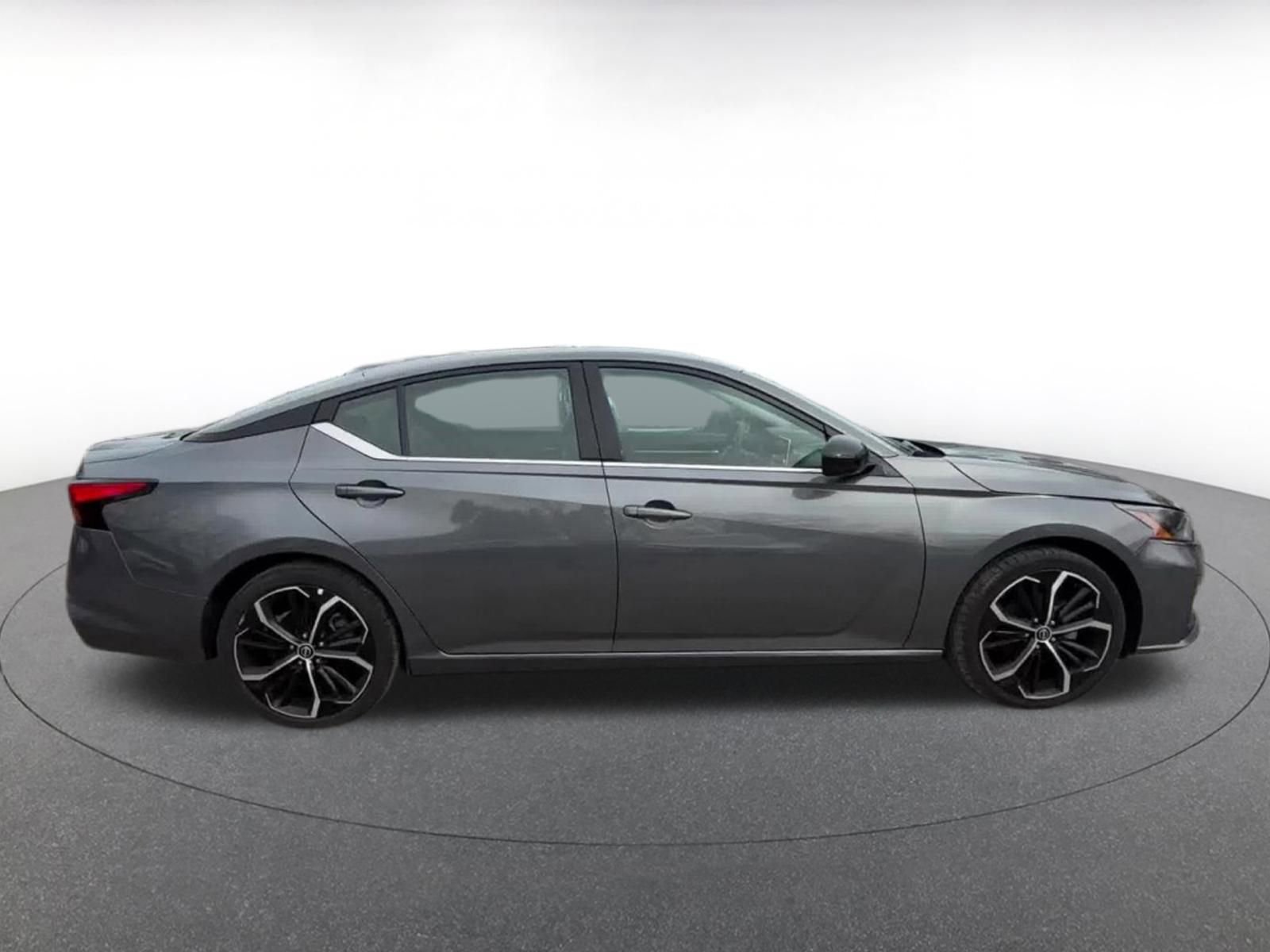 Used 2025 Nissan Altima 2.5 SR image 16