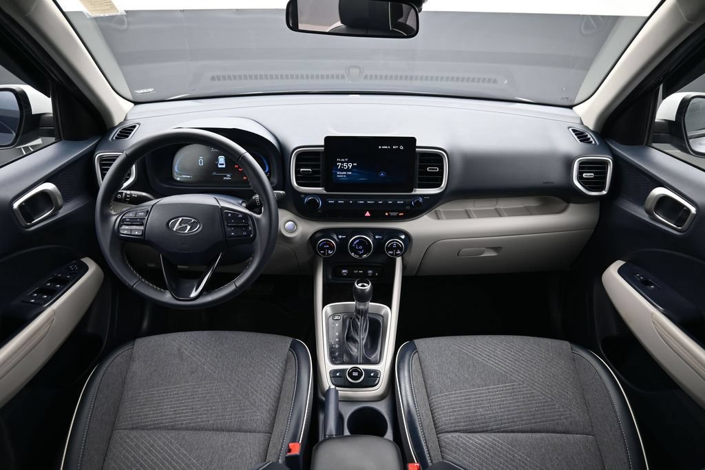 Certified 2024 Hyundai Venue Limited FWD image 12