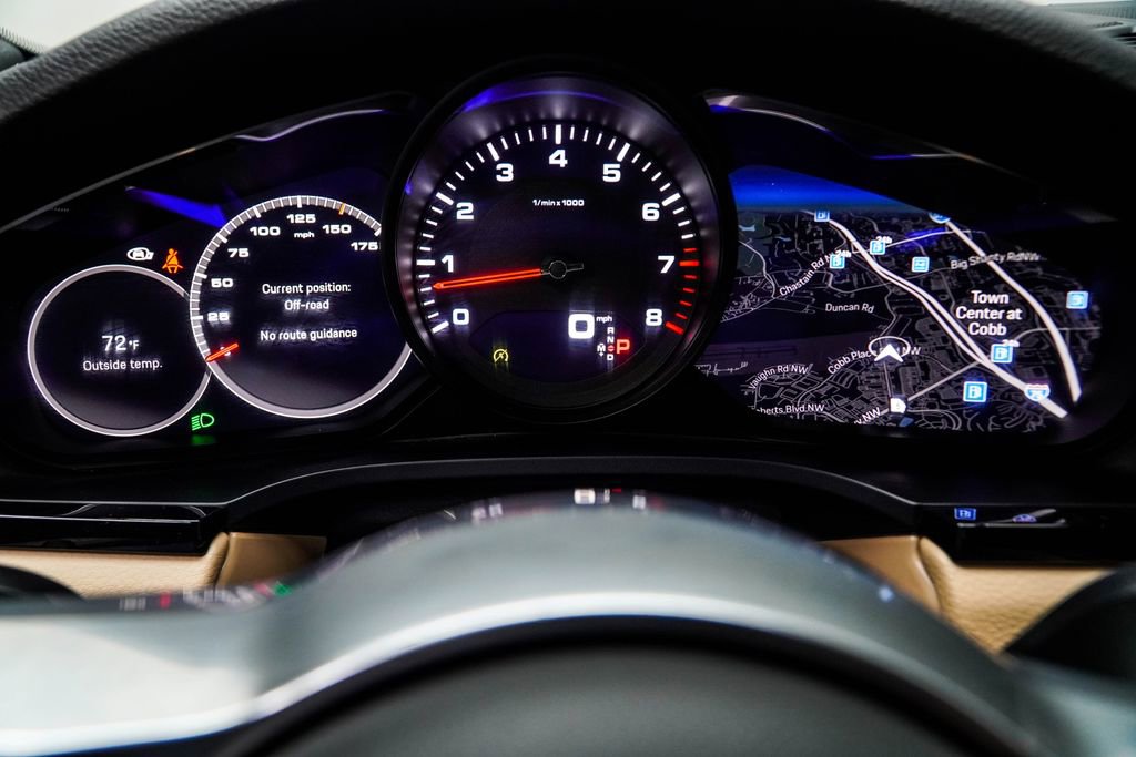 Used 2023 Porsche Cayenne Platinum Edition image 34