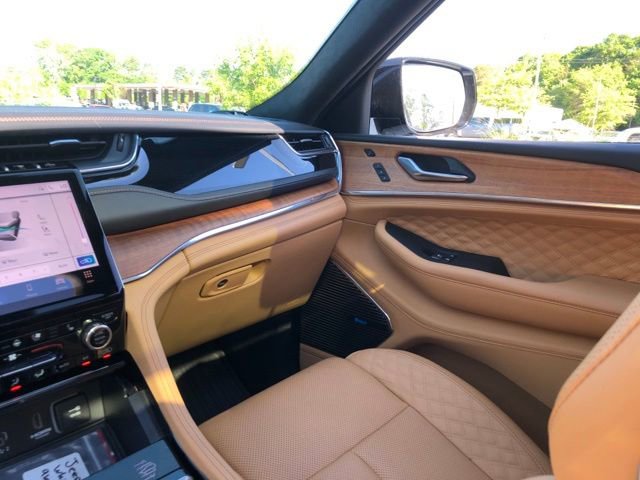 Used 2025 Jeep Grand Cherokee Summit image 21