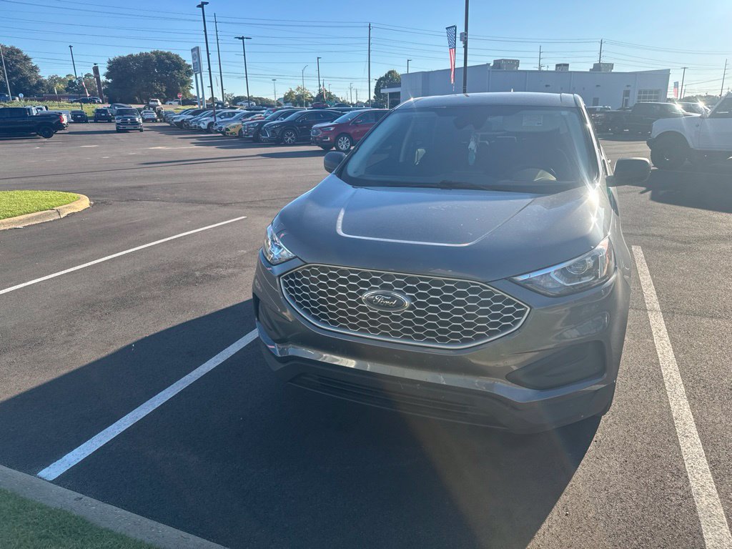 Used 2024 Ford Edge SE AWD/4WD image 3