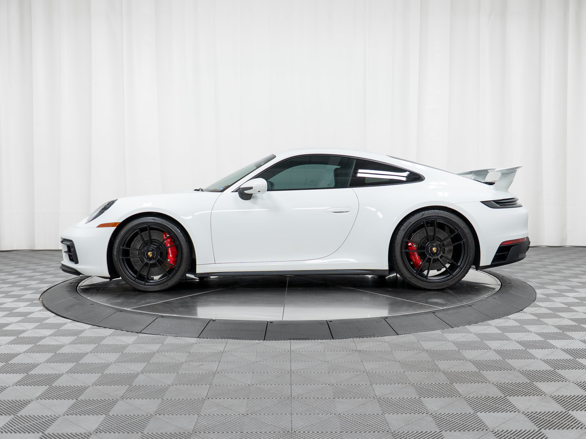 Certified 2024 Porsche 911 Carrera GTS RWD image 2