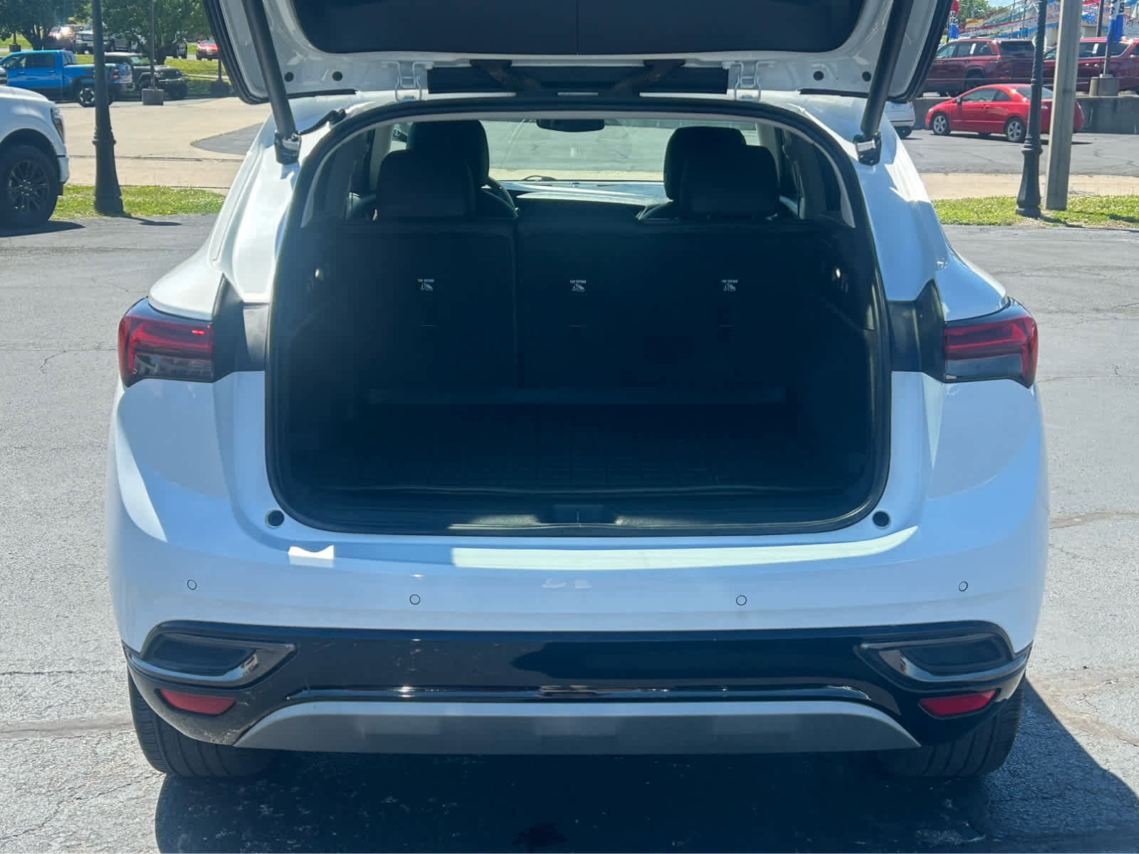 Used 2022 Buick Envision Essence w/ Technology Package I FWD image 7