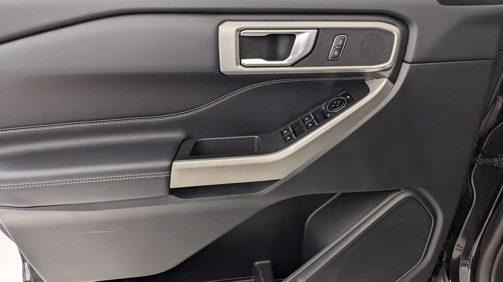 Certified 2022 Ford Explorer XLT w/ Equipment Group 202A image 25