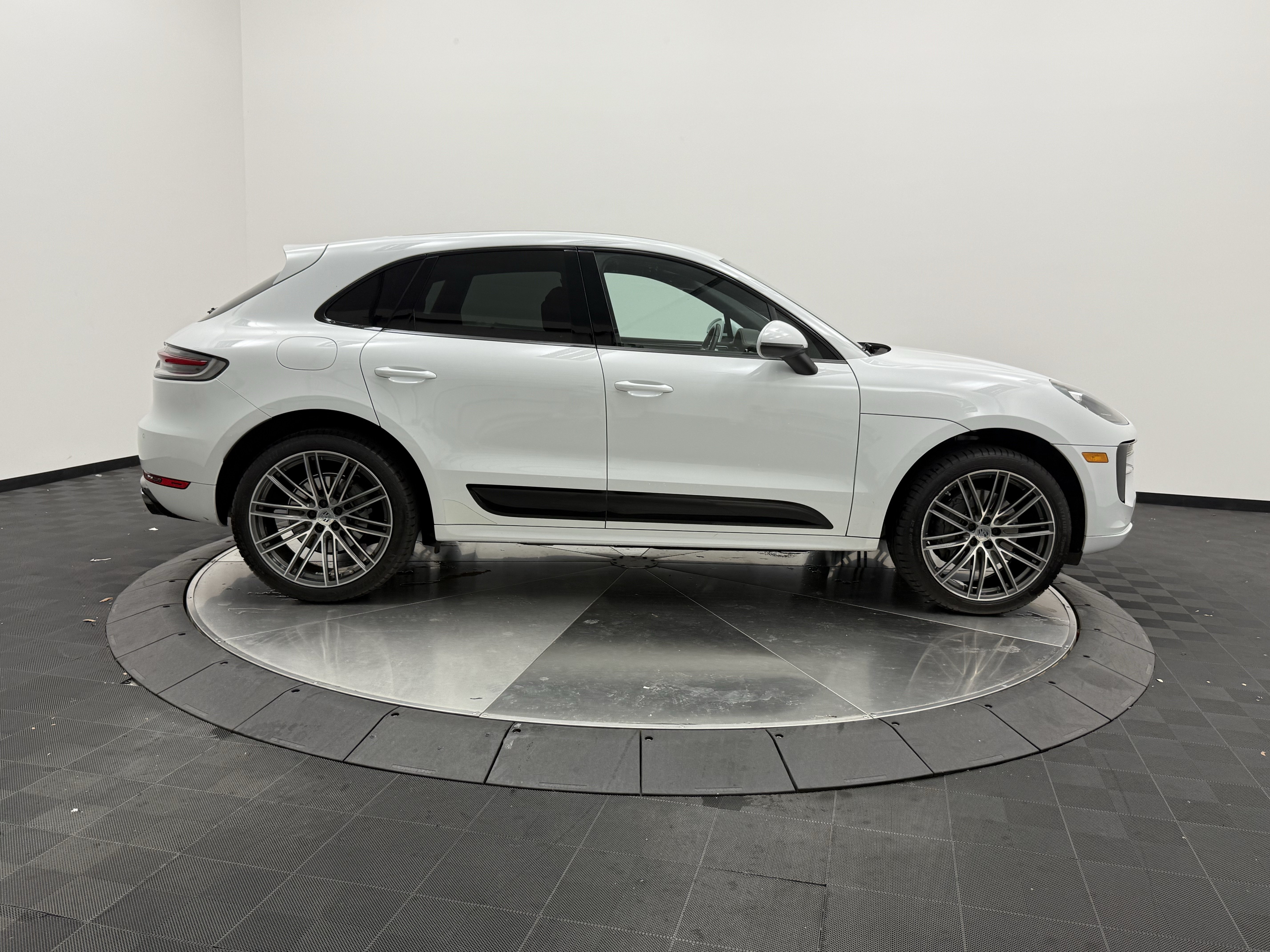 Used 2020 Porsche Macan S AWD/4WD image 8