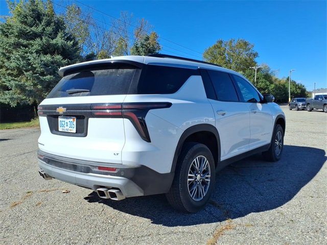 Used 2024 Chevrolet Traverse LT image 7