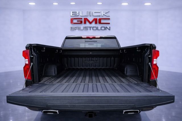 Used 2023 Chevrolet Silverado 1500 High Country w/ Technology Package image 9