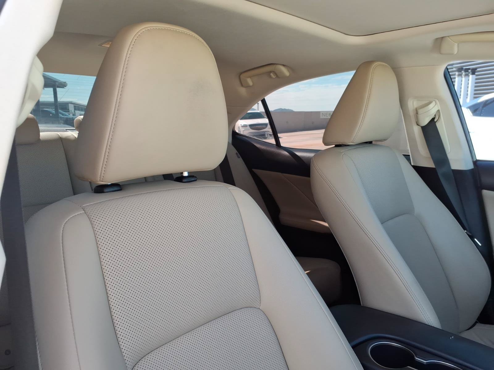 Used 2017 Lexus IS 200t w/ Navigation System Package RWD image 11