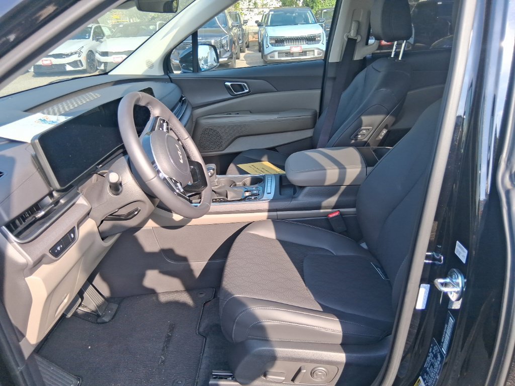 Certified 2026 Kia Carnival EX FWD image 10