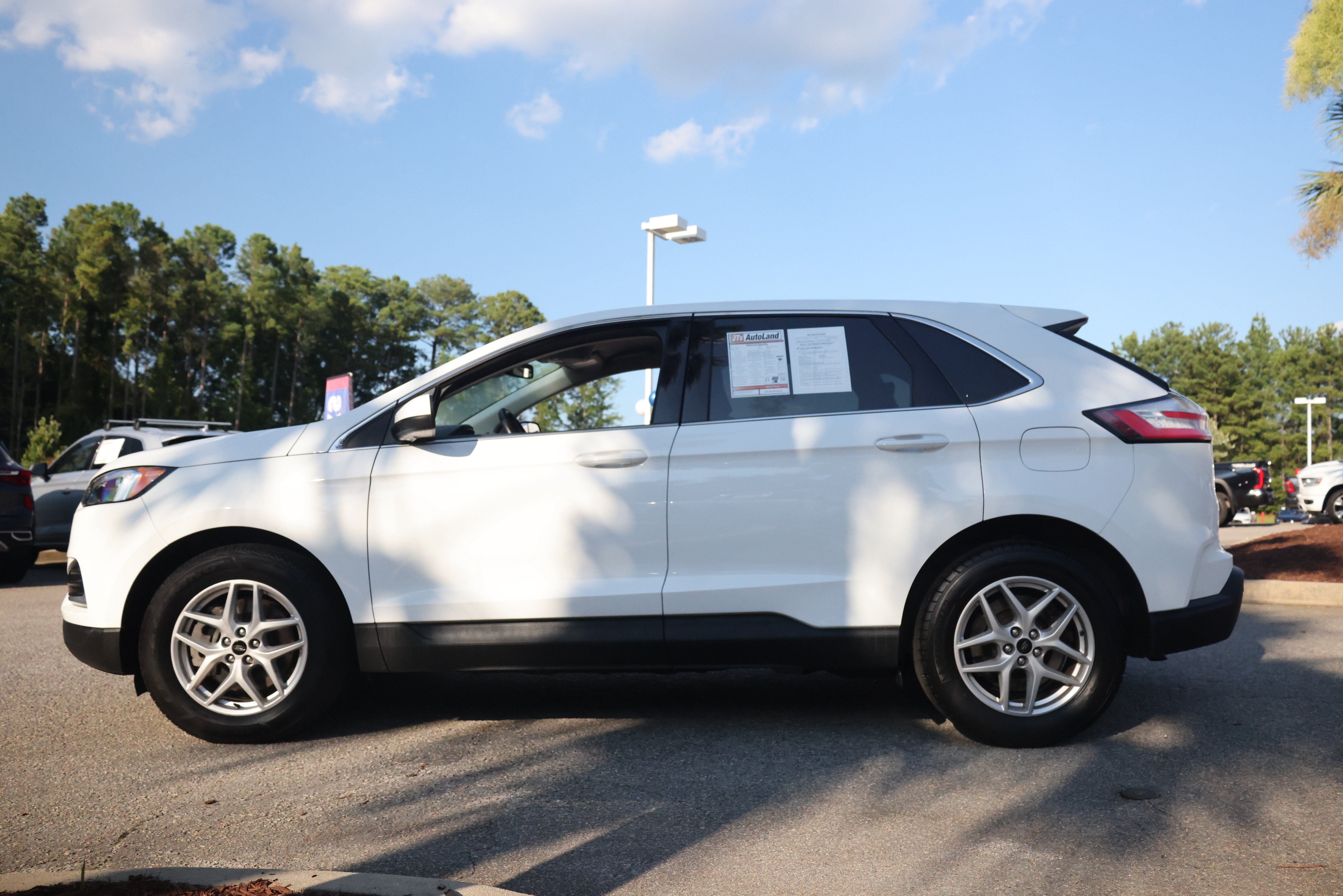Used 2024 Ford Edge SEL AWD/4WD image 2