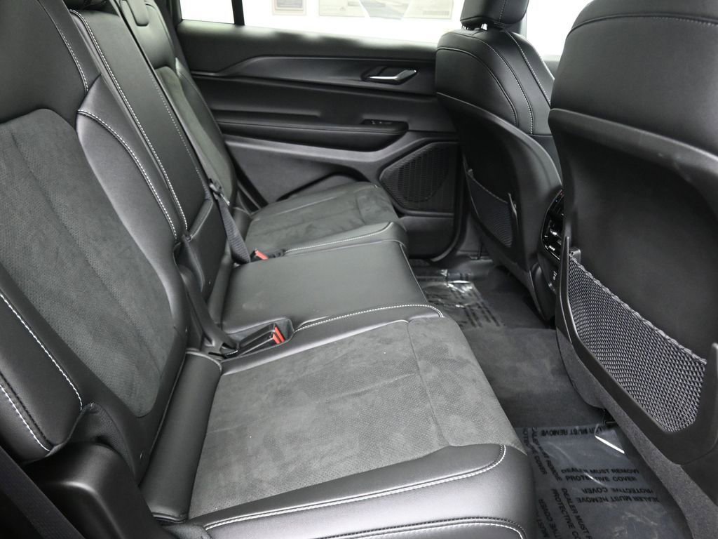 New 2025 Jeep Grand Cherokee L Altitude image 17