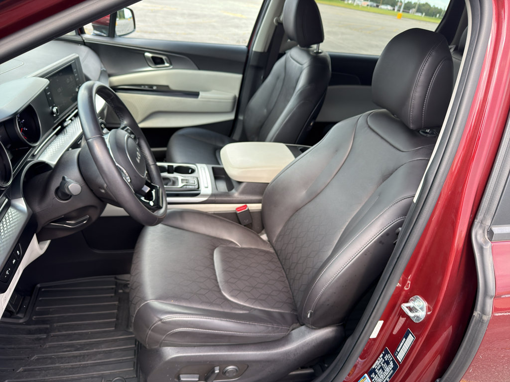 Used 2024 Kia Carnival LX FWD image 14