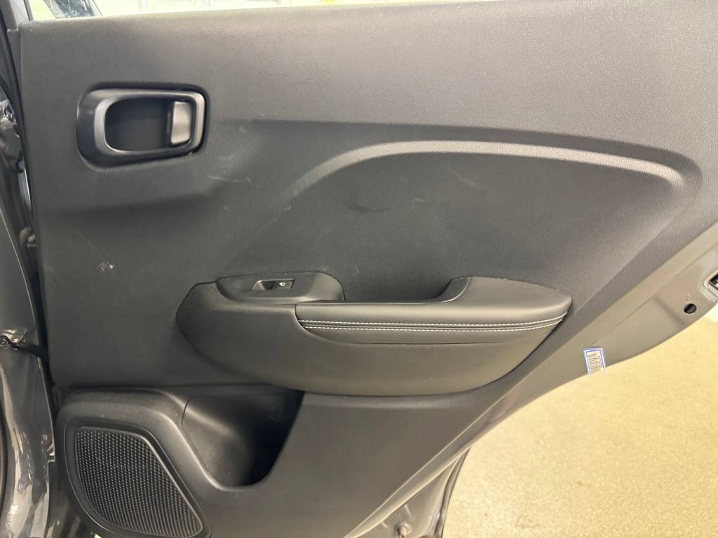 Used 2025 Hyundai Venue Limited FWD image 23