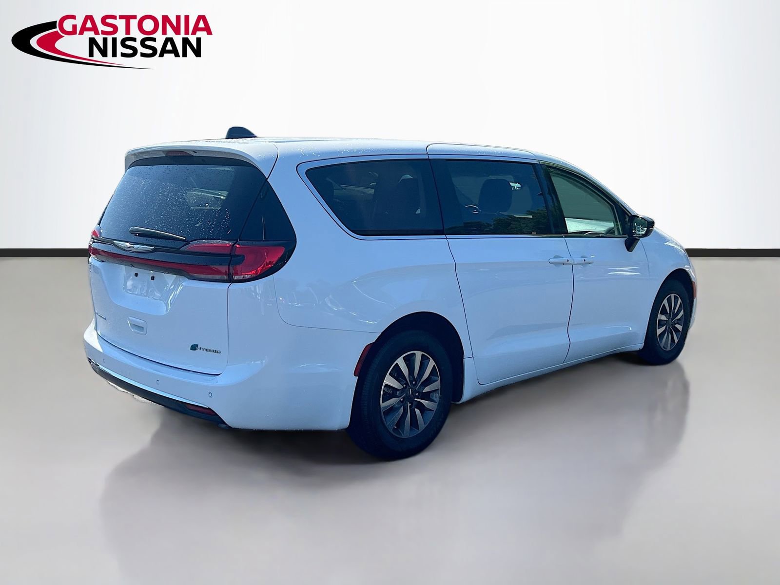 Used 2024 Chrysler Pacifica Limited FWD image 9