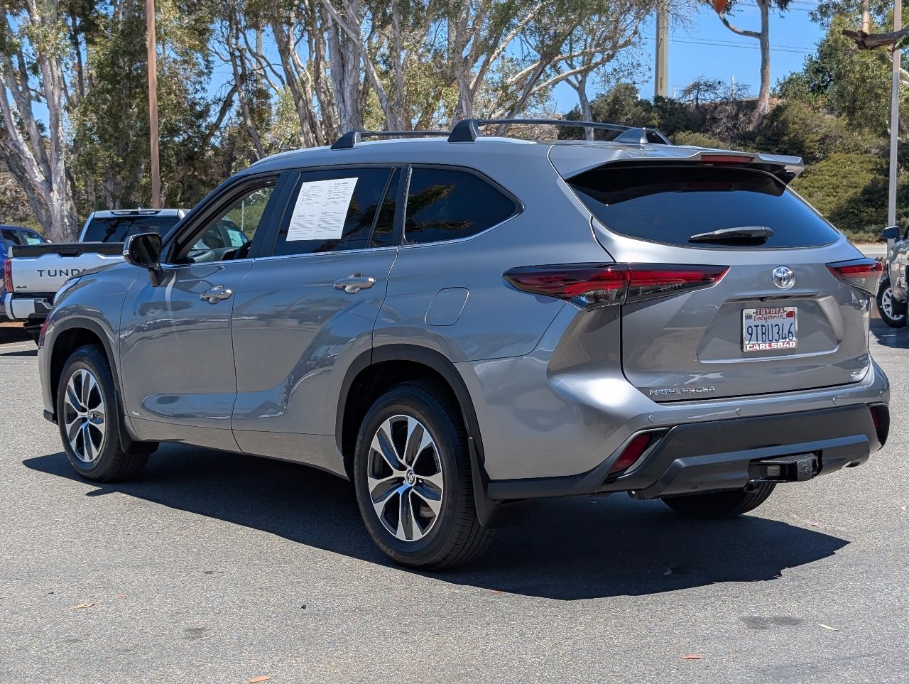 Used 2025 Toyota Highlander XLE image 13