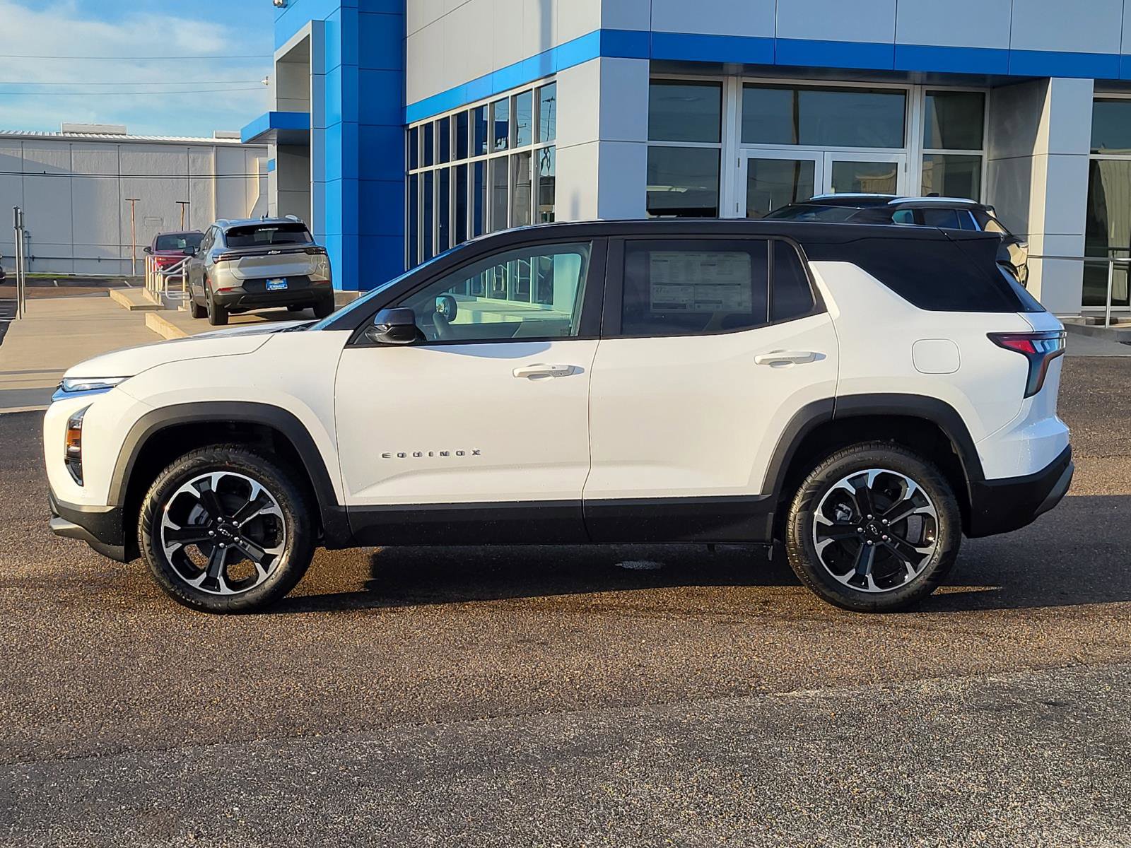 New 2026 Chevrolet Equinox LT image 2