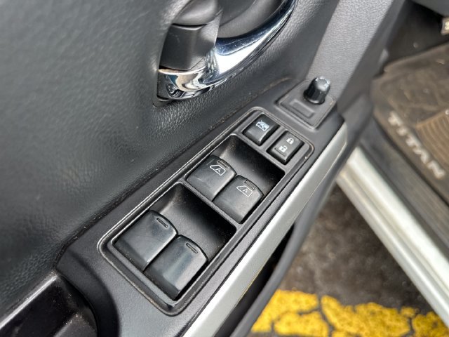 Used 2019 Nissan Titan PRO-4X AWD/4WD image 9