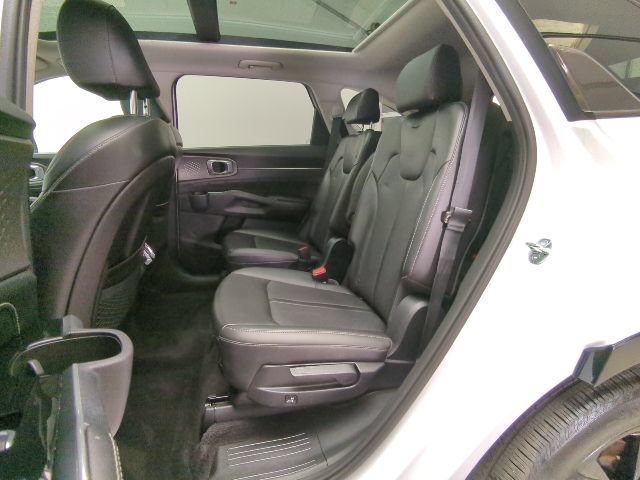 Used 2023 Kia Sorento SX FWD image 29