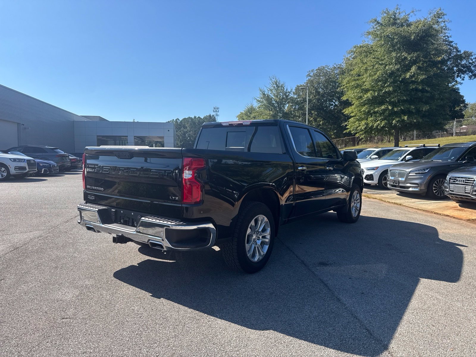 Used 2025 Chevrolet Silverado 1500 LTZ w/ LTZ Premium Package AWD/4WD image 5